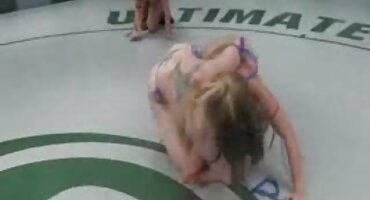 chịch live Cậu bé theo dõi chồng loanluan Của Flor Flores, người đã giặt mũ trong phòng tắm và tự đốt lửa.