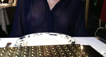 sex gia hân lúc say Silicone slut fucks với người yêu sem phim set của hàng xóm, trêu chọc tits tươi tốt của cô.